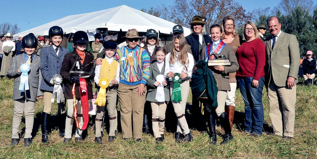 Hilltopper Champion Brighton Craig (with trophy and cooler), Old Dominion Hounds), Reserve Champion Kate Thresher, Loudoun Fairfax Hunt, with rosette winners and VIPs. Photos by Lauren R. Giannini